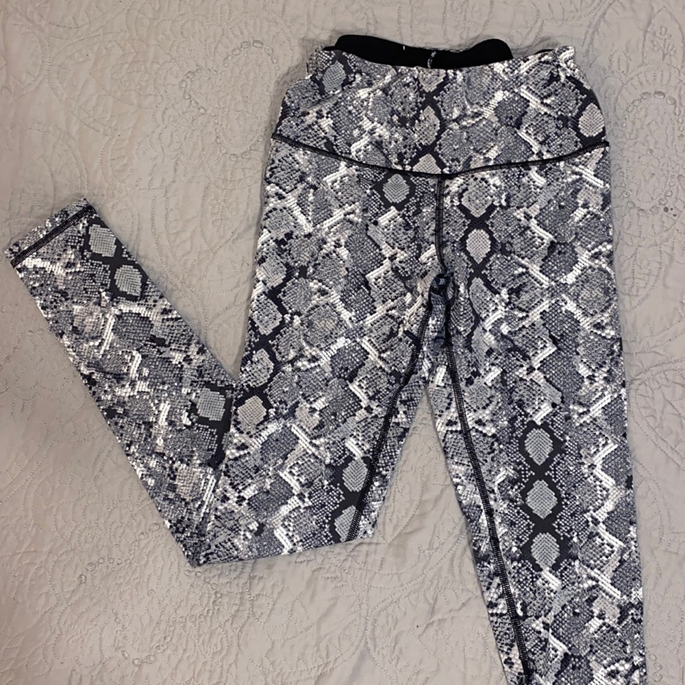 Snakeskin Victoria Sport Leggings!